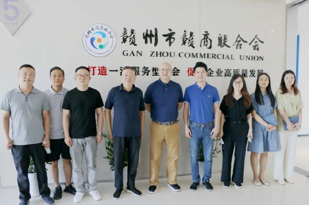 商會監事會主席、江西憶源多媒體科技有限公司董事長徐林楠一行來商會秘書處參觀交流