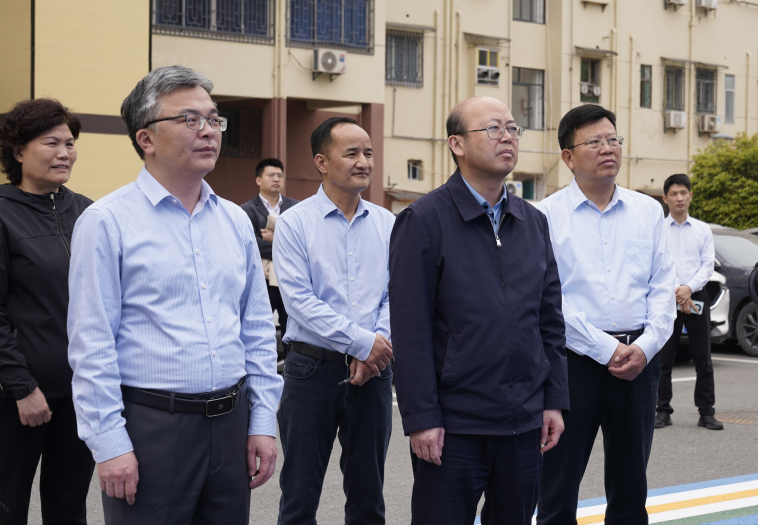 市委常委、政法委書記賴正文蒞臨解放街道洪城巷社區(qū)調研